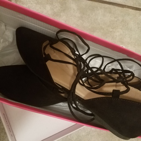 Black Flat Pointy Shoes - Picture 3 of 3